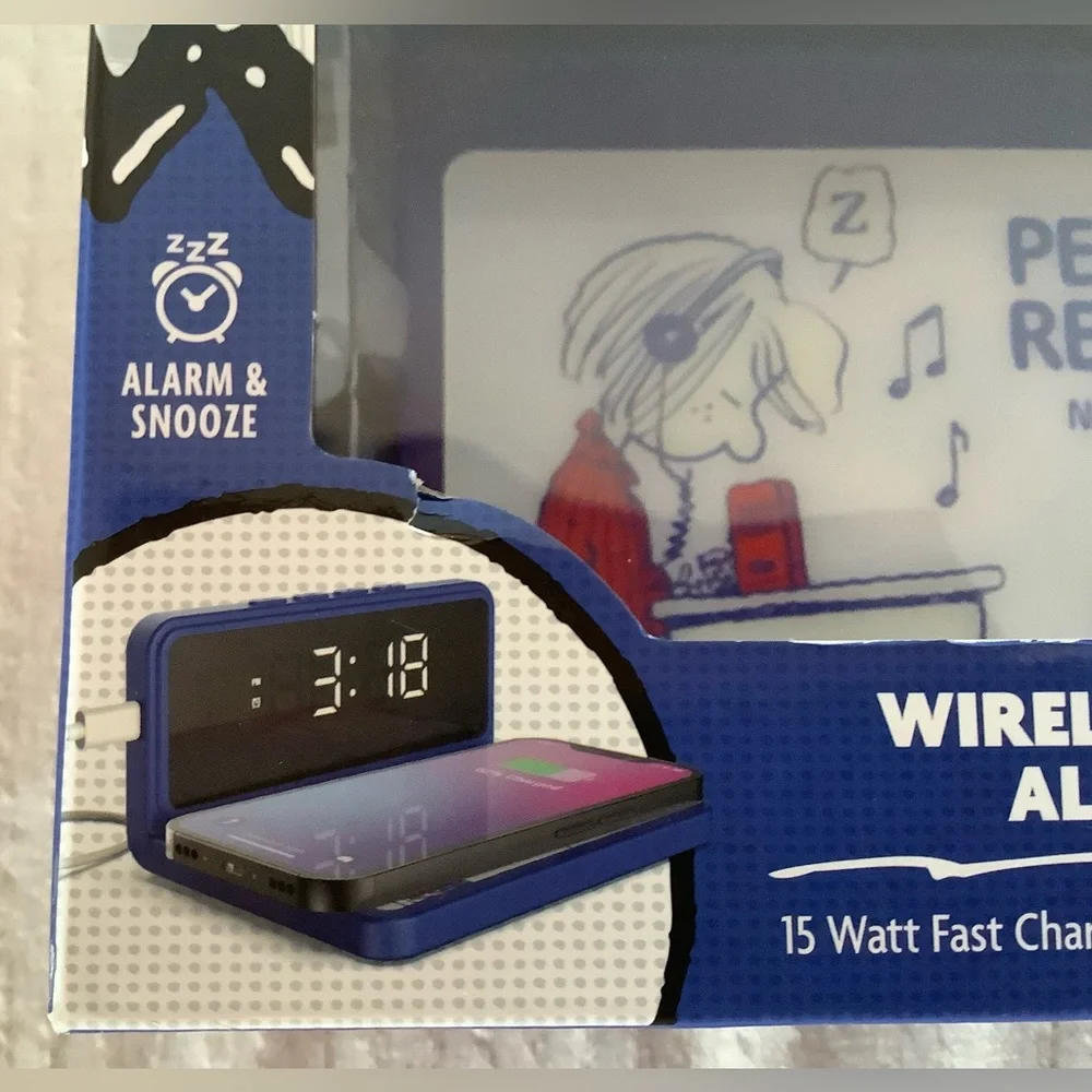 NIB Peanuts Snoopy wireless Phone Charging Dock Alarm Clock, Urban Outfitters